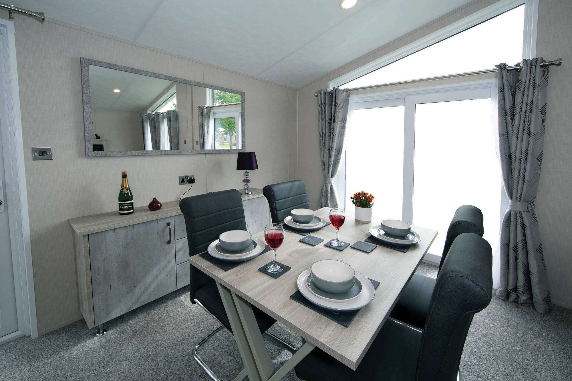 Delta Caravans Seren Lodge Dining