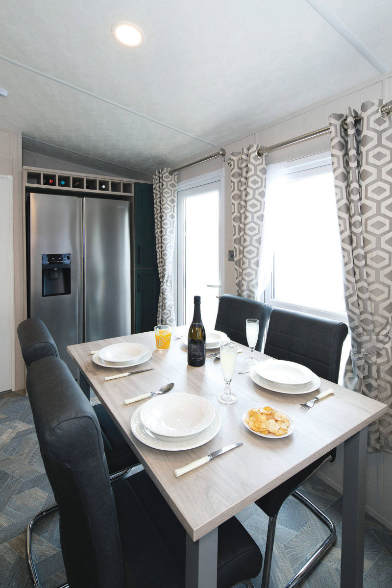 Delta Superior Deluxe Caravan Dining