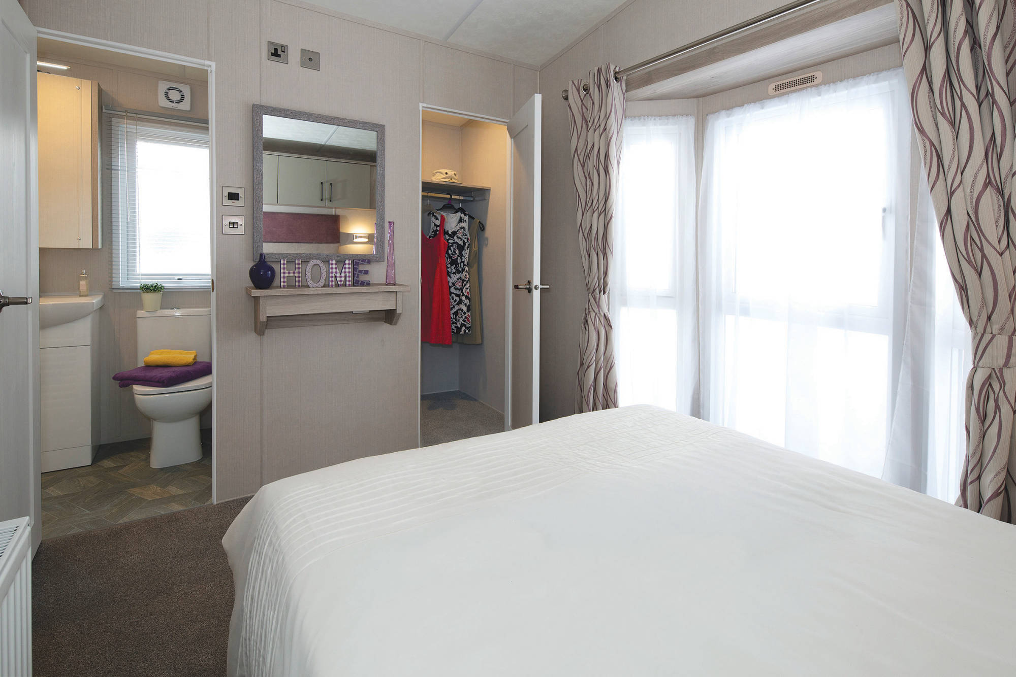 Delta Superior Deluxe Caravan DIning-2